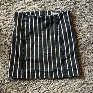 🍁Jolt Black & Creme Striped Mini Skirt